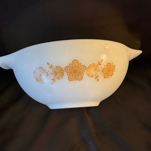 Vintage Pyrex Butterfly Gold Cinderella two Mixing Bowls - Picture 3 of 5